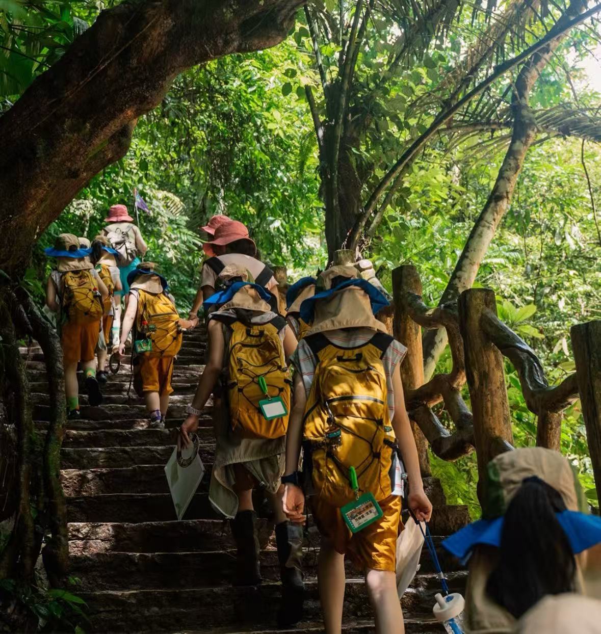 徒步.jpg 徒步.jpg