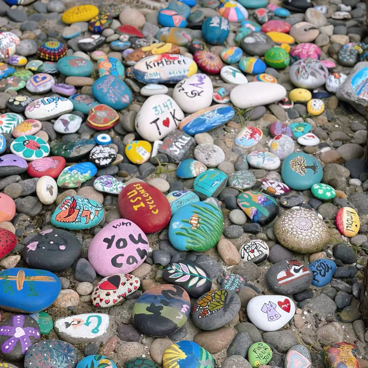 彩色石头.jpg 彩色石头.jpg